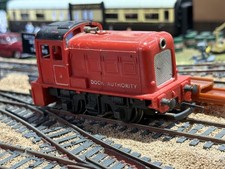 Hornby Triang R253 Dock Authority Diesel Shunter OO Red; Parts, Spares or Repair
