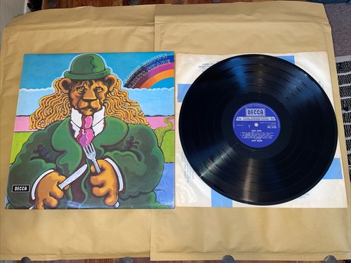 Savoy brown lion - -,