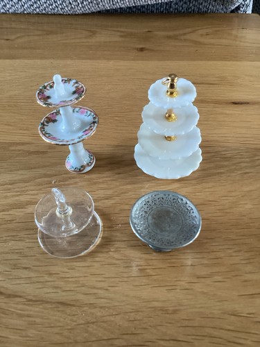 Collection scale dolls - of,