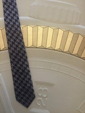 BOATENG SILK TIE MADE IN ENGLAND. NEVER WORN. 70mm.