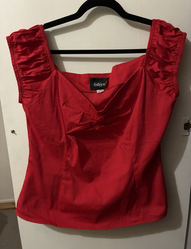 Collectif red square neck cap - neck,
