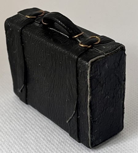 Dolls house old - , suitcase
