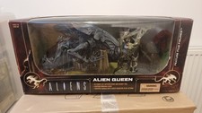Movie Maniac Mcfarlane Toys Alien Queen and Alien Wall Relief - Boxed -