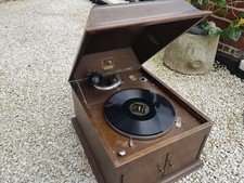 HIS MASTERS VOICE GRAMOPHONE OAK BOX.  EXCELLENT WORKING CONDITION.  