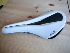 Fizik Aliante R3 Open saddle in white