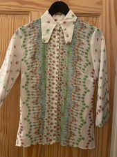 Vintage 1970s Dagger Collar Button Down Shirt floral print Penelope Pickwick