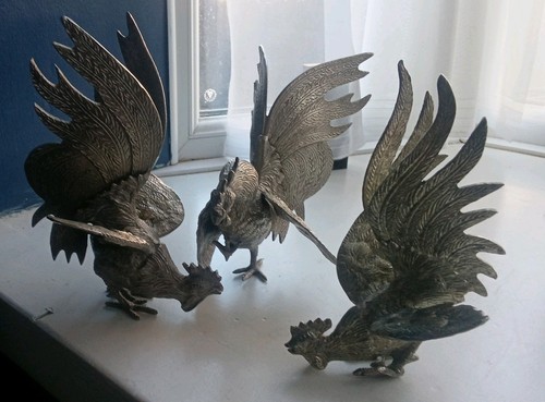 Metal fighting cockerels - metal,