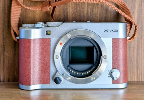 Fujifilm mirrorless - x-a3,