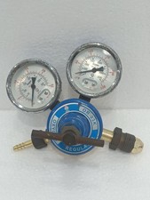 OXYGEN REGULATOR WITH DUAL