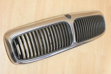CHROME GRILLE + CHARCOAL VANES