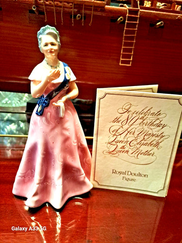 Royal doulton queen mother - royal,