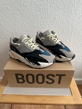 *USED* Yeezy Boost 700 V2
