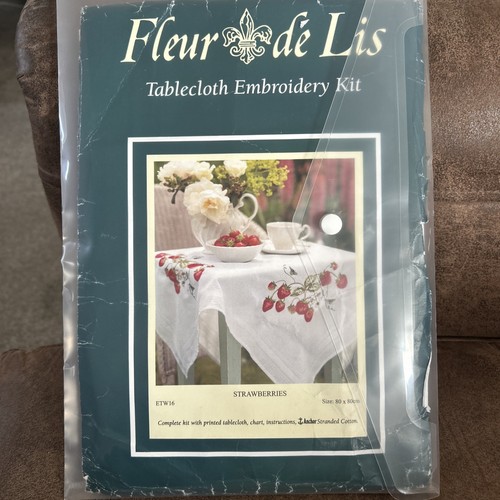 Flour lis strawberries - flour,