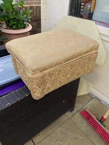Antique vintage pouffees - x,