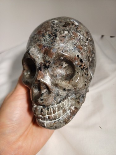 1030g large yooperlite skull - 1030g,