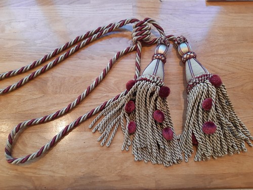 Large luxury ornate tasselled