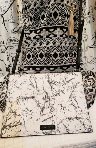 Pied terre shoulderbag - pied, a