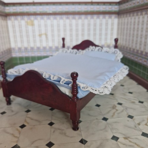 12th scale dolls house - 1:12th,