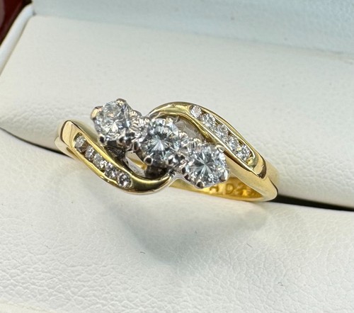 18ct gold diamond trilogy - gold, ring