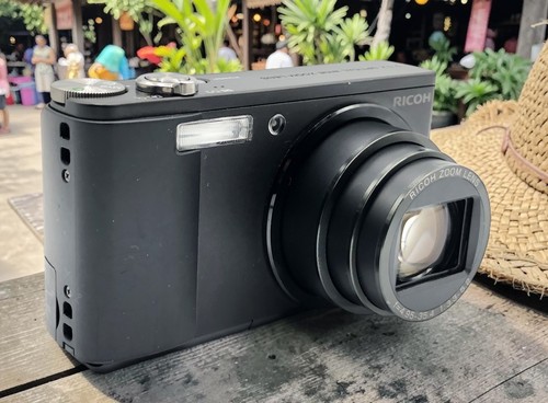 Ricoh 10mp digital compact - ricoh,