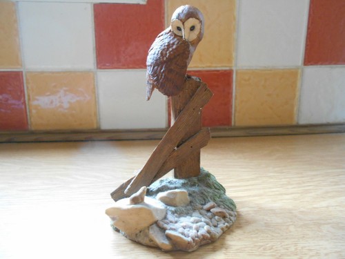 Porcelain owl post - on,