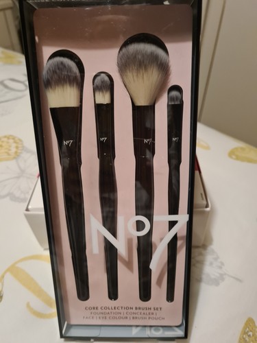No7 set make brushes - set, of