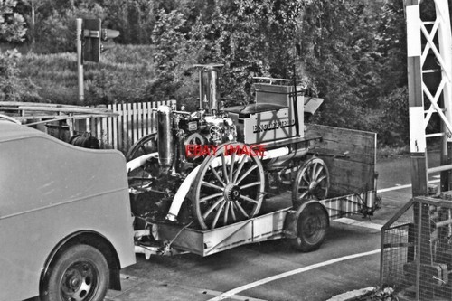 Photo englefield fire engine - ,