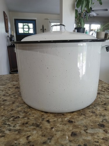 Vtg large qt white - 2, qt.
