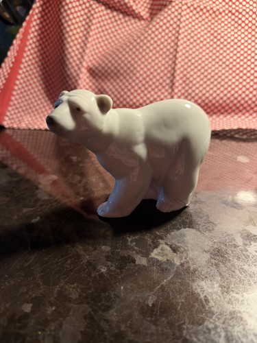 Lladro polar bear standing