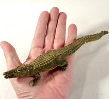 VINTAGE BRITAINS LEAD