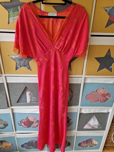Never fully dressed - , women's
