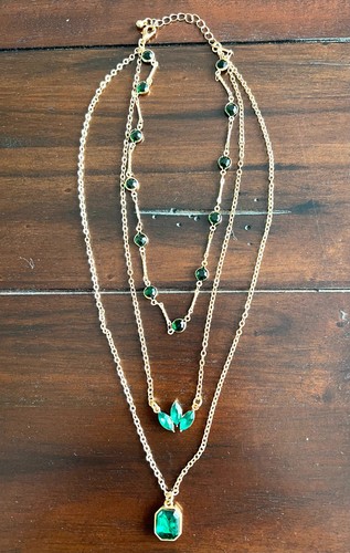 Green acrylic jewels 3 - green, on