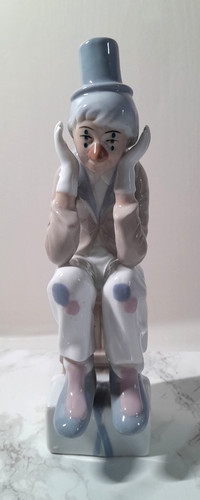 Casades seated sad clown - casades,