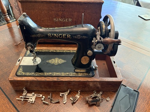 Singer model hand crank - model,