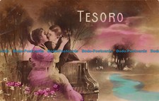 R160347 Tesoro. Woman and Man Kiss
