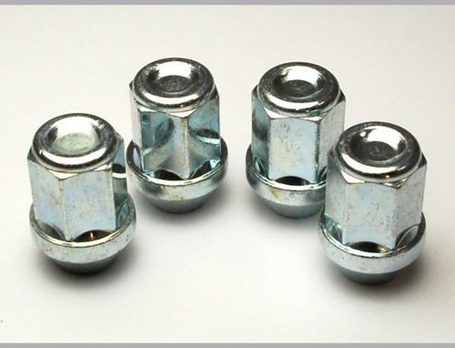 Set wheel nuts bolts - of, 4