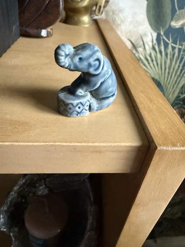 Wade whimsies seated blue - -,