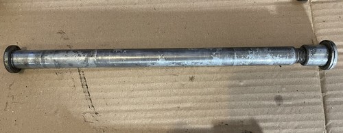 Zzr1100 wheel spindle - zzr1100, rear
