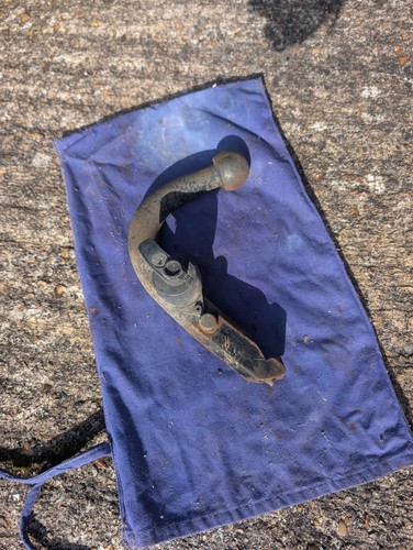 Volvo v40 genuine tow bar - v40,