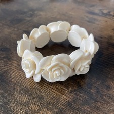 Beautiful Cream Plastic Flower Rose Pattern Stretch Bead Panel Bracelet Vintage 