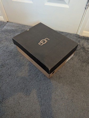 Empty ugg shoe - (, tasman)