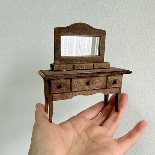 Dolls house miniatures 12 - dolls, 1:12