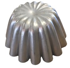 Vintage Aluminium Tin Jelly/ Cake Mould With Scalloped Sides
