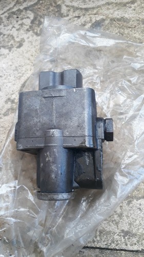Shift cylinder valve neutral - shift,