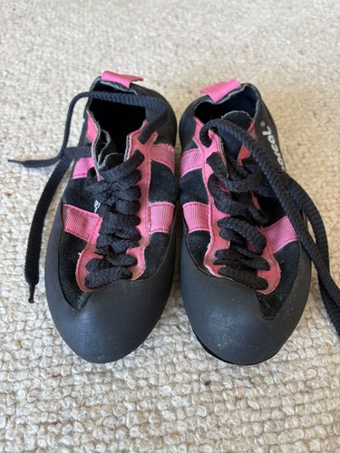 Children climbing shoes - climbing,