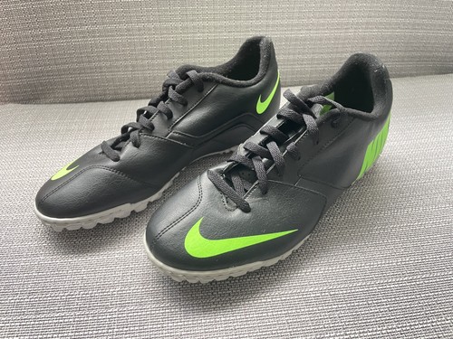 Nike bomba uk 6 astro - ii,