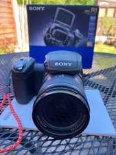 Sony DSC-R1 10.3MP APS-C Carl