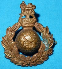 ORIGINAL THE ROYAL MARINES REGIMENT MILITARY CAP BADGE BRONZE OFFICERS K/C