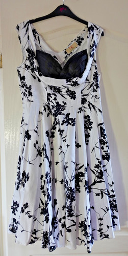 Women black white 50s - white,