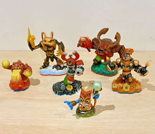 Skylanders figures bundle - skylanders,